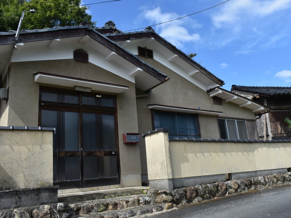 ほんのりレトロ感がただよう…どのように生まれ変わるでしょうか？！